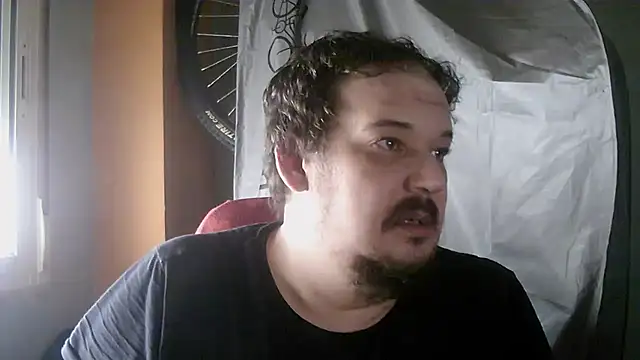 porkorossy online show from October 9, 2025, 7:17 am