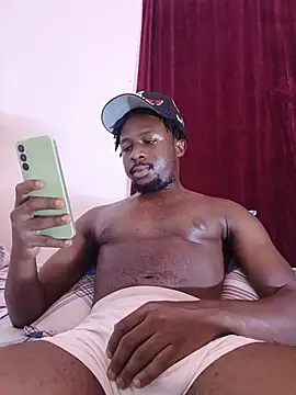 Snapshot of Hornny_Phrase chatting on July 14, 2026, 1:39 pm Hornny Phrase online show from July 14, 2026, 1:39 pm