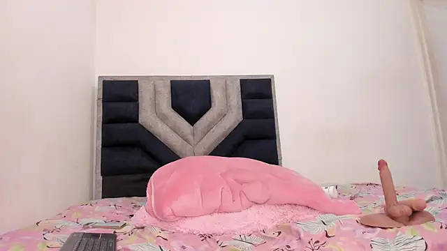 Snapshot of TiiffanyEvans1 chatting on February 14, 2026, 3:53 pm TiiffanyEvans1 online show from February 14, 2026, 3:53 pm