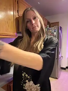 ItsDanniG online show from November 21, 2025, 2:10 am