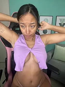 DianaHopson online show from January 24, 2025, 12:10 pm