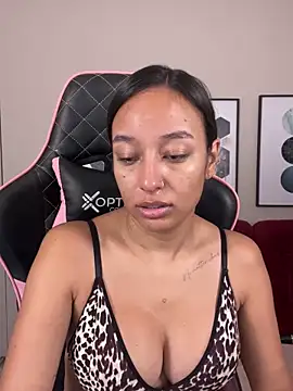 DianaHopson online show from March 22, 2025, 11:32 am