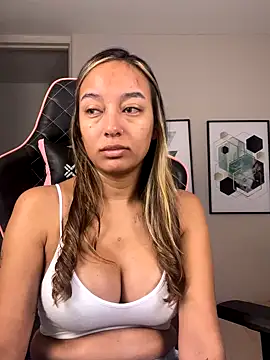 DianaHopson online show from September 13, 2025, 10:26 am