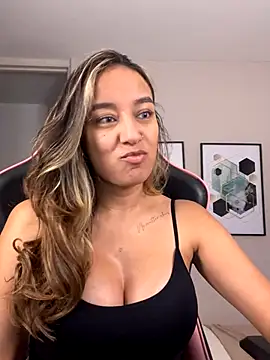 DianaHopson online show from October 15, 2025, 1:28 am