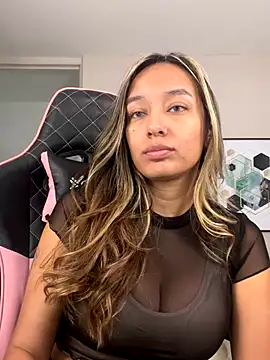 DianaHopson online show from October 15, 2025, 1:33 pm