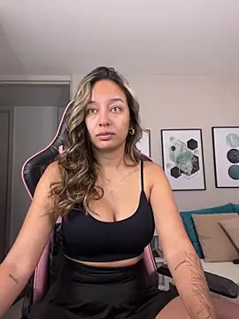 DianaHopson online show from November 4, 2025, 10:47 am