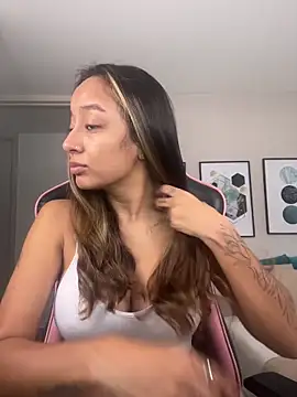 DianaHopson online show from November 9, 2025, 12:14 pm