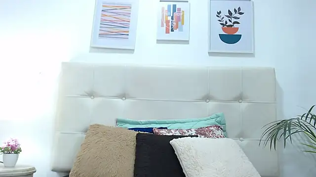 Snapshot of TiffanyFox1 chatting on February 27, 2025, 12:02 pm TiffanyFox1 online show from February 27, 2025, 12:02 pm