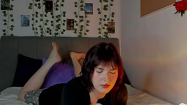 Snapshot of miss_Lizzy chatting on December 8, 2024, 4:14 am miss Lizzy online show from December 8, 2024, 4:14 am