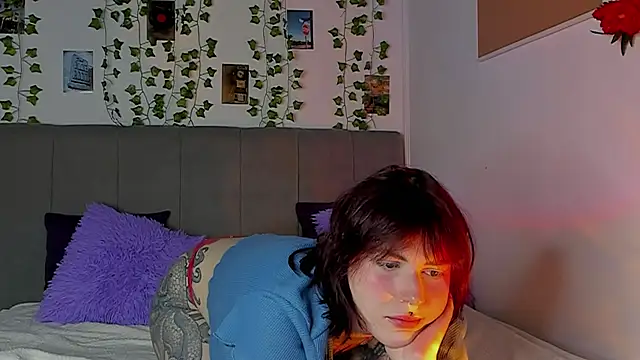 Snapshot of miss_Lizzy chatting on December 16, 2024, 1:21 am miss Lizzy online show from December 16, 2024, 1:21 am