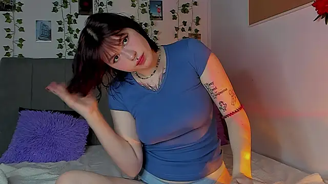 Snapshot of miss_Lizzy chatting on December 23, 2024, 1:18 am miss Lizzy online show from December 23, 2024, 1:18 am