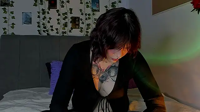 Snapshot of miss_Lizzy chatting on December 28, 2024, 4:19 am miss Lizzy online show from December 28, 2024, 4:19 am