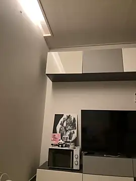 Angela Fosterr online show from December 4, 2025, 7:11 pm