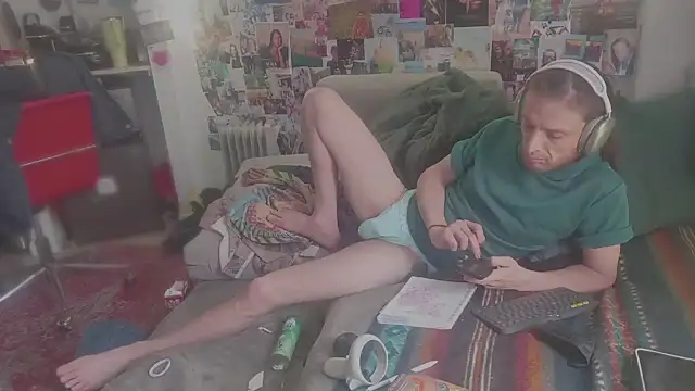 DownstairsSky online show from February 5, 2025, 2:05 pm