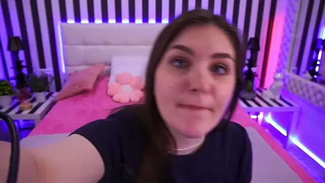 EmmyCharmm online show from April 7, 2026, 5:41 am