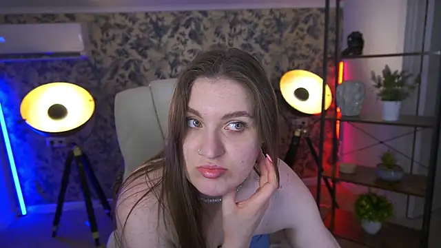 Snapshot of EmmyCharmm chatting on June 26, 2026, 5:45 am EmmyCharmm online show from June 26, 2026, 5:45 am