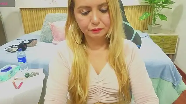 Snapshot of rose_meyer chatting on December 15, 2025, 7:18 pm rose meyer online show from December 15, 2025, 7:18 pm