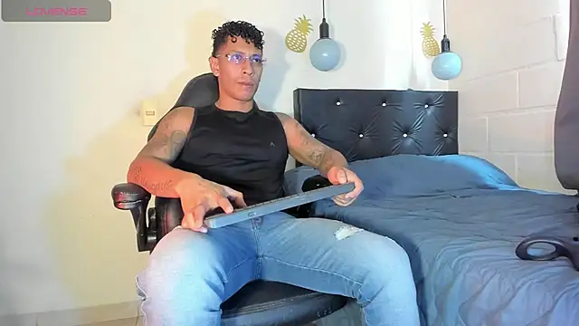 Snapshot of FuckHardlove chatting on December 19, 2024, 6:34 pm FuckHardlove online show from December 19, 2024, 6:34 pm