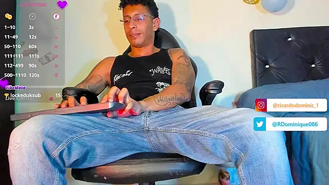 Snapshot of FuckHardlove chatting on December 22, 2024, 3:11 am FuckHardlove online show from December 22, 2024, 3:11 am