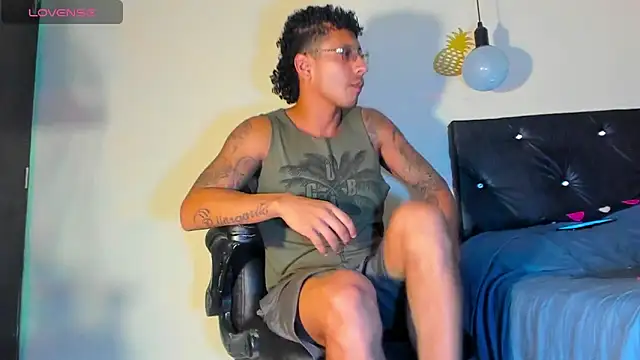 Snapshot of FuckHardlove chatting on December 29, 2024, 12:30 am FuckHardlove online show from December 29, 2024, 12:30 am