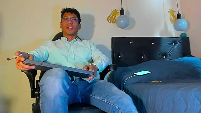 Snapshot of FuckHardlove chatting on December 30, 2024, 2:51 pm FuckHardlove online show from December 30, 2024, 2:51 pm