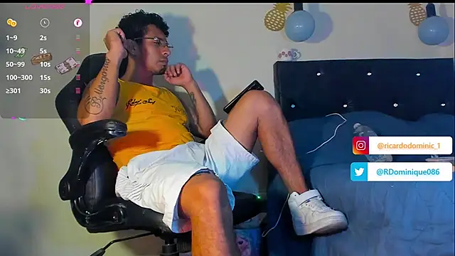 Snapshot of FuckHardlove chatting on January 15, 2025, 1:56 am FuckHardlove online show from January 15, 2025, 1:56 am