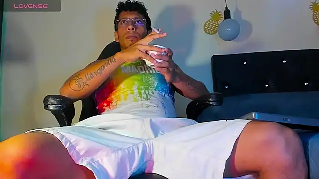 Snapshot of FuckHardlove chatting on January 16, 2025, 6:37 pm FuckHardlove online show from January 16, 2025, 6:37 pm