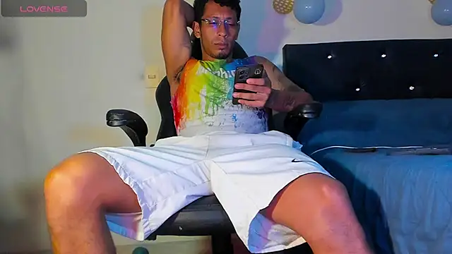 Snapshot of FuckHardlove chatting on January 16, 2025, 9:40 pm FuckHardlove online show from January 16, 2025, 9:40 pm