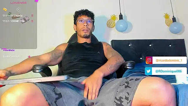 Snapshot of FuckHardlove chatting on January 25, 2025, 11:11 pm FuckHardlove online show from January 25, 2025, 11:11 pm