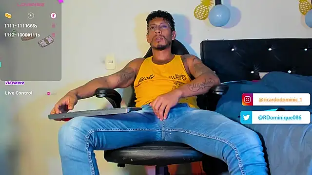 Snapshot of FuckHardlove chatting on February 1, 2025, 5:39 am FuckHardlove online show from February 1, 2025, 5:39 am