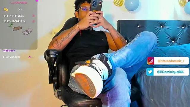 Snapshot of FuckHardlove chatting on February 8, 2025, 8:32 pm FuckHardlove online show from February 8, 2025, 8:32 pm