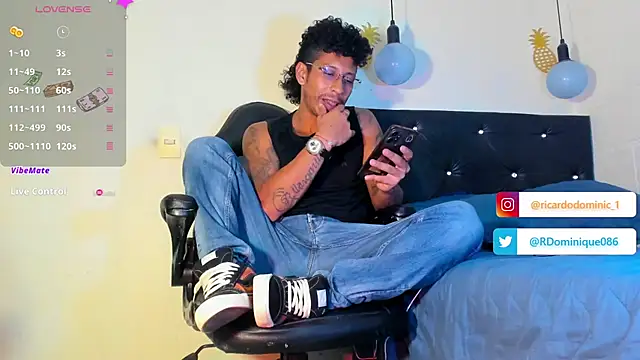 Snapshot of FuckHardlove chatting on February 8, 2025, 11:34 pm FuckHardlove online show from February 8, 2025, 11:34 pm