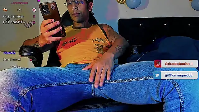 Snapshot of FuckHardlove chatting on February 28, 2025, 4:43 am FuckHardlove online show from February 28, 2025, 4:43 am