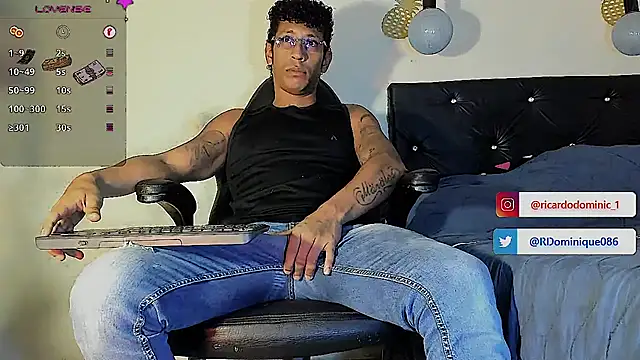 Snapshot of FuckHardlove chatting on March 4, 2025, 8:05 pm FuckHardlove online show from March 4, 2025, 8:05 pm