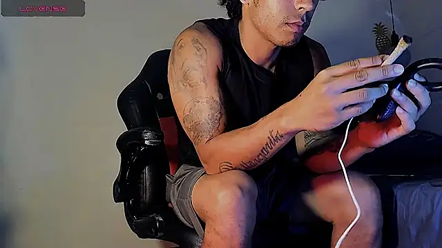 Snapshot of FuckHardlove chatting on March 7, 2025, 1:53 am FuckHardlove online show from March 7, 2025, 1:53 am