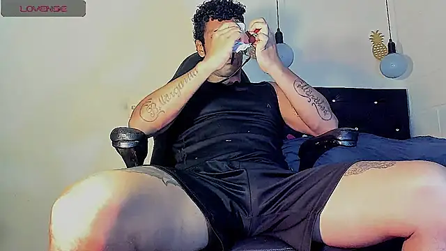 Snapshot of FuckHardlove chatting on March 8, 2025, 4:23 am FuckHardlove online show from March 8, 2025, 4:23 am