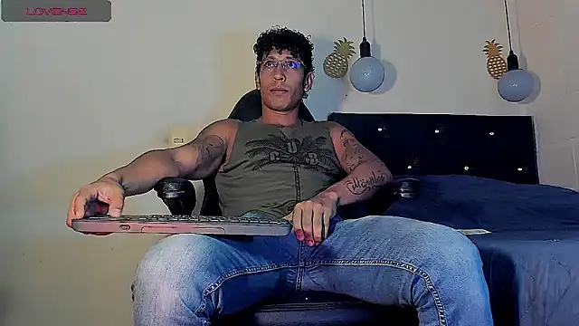 Snapshot of FuckHardlove chatting on March 8, 2025, 10:45 pm FuckHardlove online show from March 8, 2025, 10:45 pm