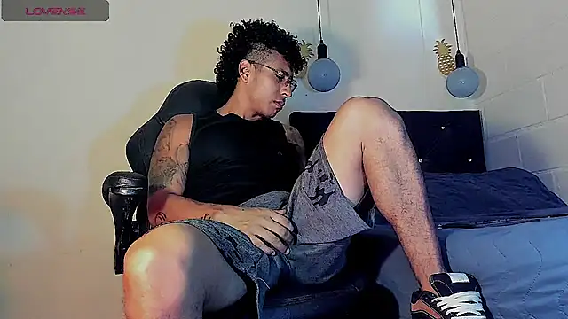 Snapshot of FuckHardlove chatting on March 13, 2025, 3:28 pm FuckHardlove online show from March 13, 2025, 3:28 pm