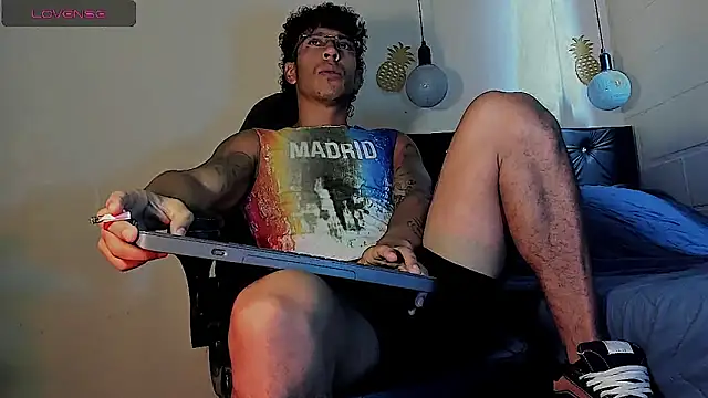 Snapshot of FuckHardlove chatting on March 19, 2025, 4:13 pm FuckHardlove online show from March 19, 2025, 4:13 pm