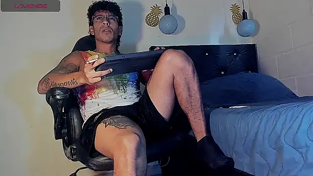 Snapshot of FuckHardlove chatting on March 19, 2025, 7:17 pm FuckHardlove online show from March 19, 2025, 7:17 pm