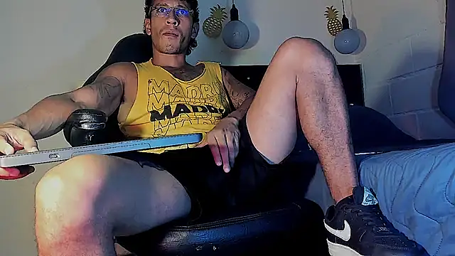 Snapshot of FuckHardlove chatting on March 20, 2025, 3:13 am FuckHardlove online show from March 20, 2025, 3:13 am