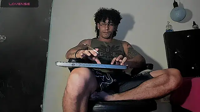 Snapshot of FuckHardlove chatting on November 25, 2025, 2:00 am FuckHardlove online show from November 25, 2025, 2:00 am