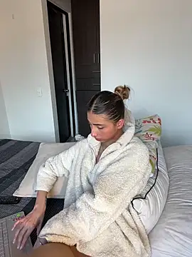 Snapshot of Ameellie chatting on February 7, 2025, 4:14 pm Ameellie online show from February 7, 2025, 4:14 pm