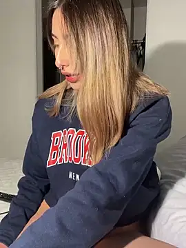 Snapshot of Ameellie chatting on March 13, 2025, 6:23 pm Ameellie online show from March 13, 2025, 6:23 pm