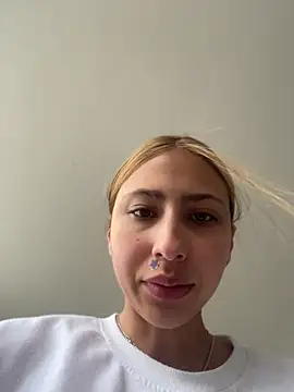 Snapshot of Ameellie chatting on June 25, 2026, 3:27 pm Ameellie online show from June 25, 2026, 3:27 pm