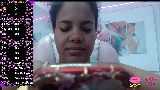 alegriamartinez online show from October 15, 2025, 7:14 pm