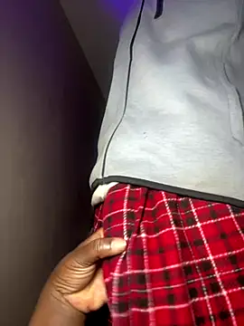 skiihot online show from September 27, 2025, 7:52 pm