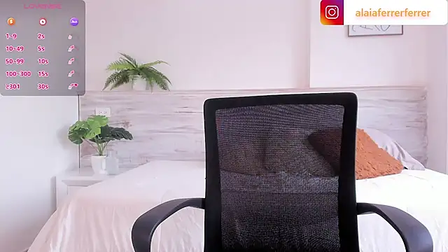 Alaia Ferrer  online show from February 9, 2025, 8:34 pm