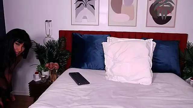 ShanialaFrancaise online show from November 5, 2025, 1:33 pm