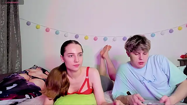 Emily and Ilumi online show from December 26, 2024, 12:25 am